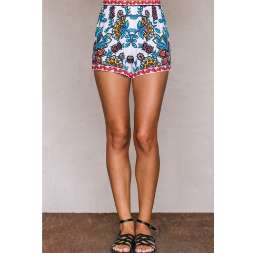 💸 Flying Tomato Floral Shorts - Picture 1 of 5